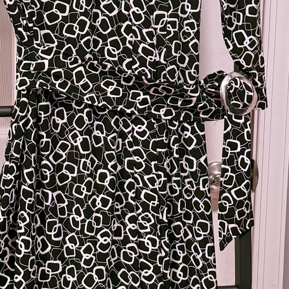 Chaps V-neck wrap 3/4 sleeves tie waist abstract geometric print Dress - Picture 6 of 15